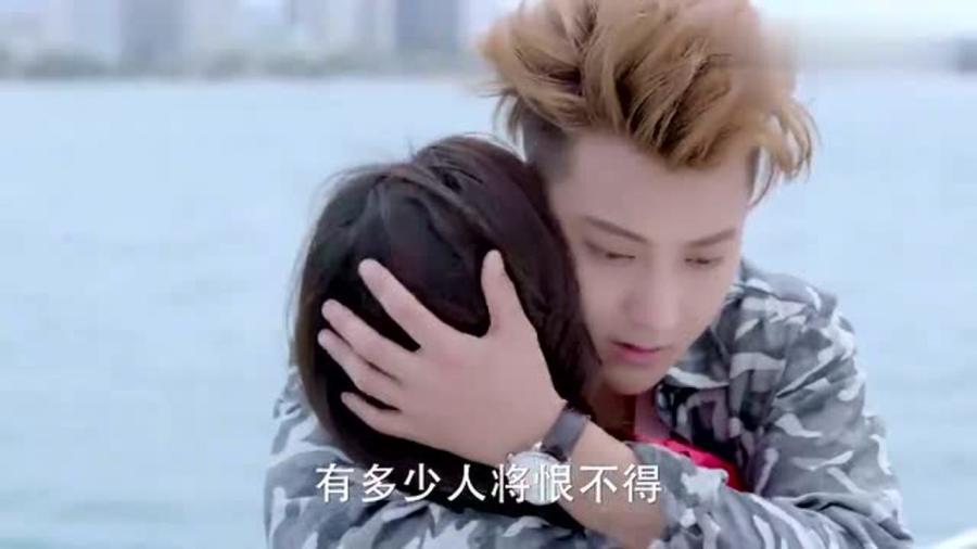 迷路的可爱男孩